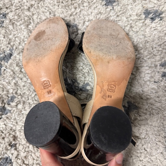 Vaneli Black Beige Two-Tone Leather Block Heel Sandals Size 9N - Picture 2 of 10